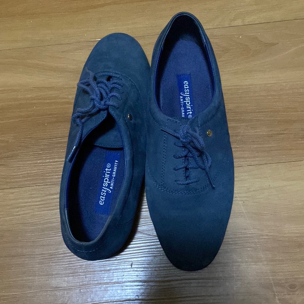 Womens size 7 Blue Suede casual shoes